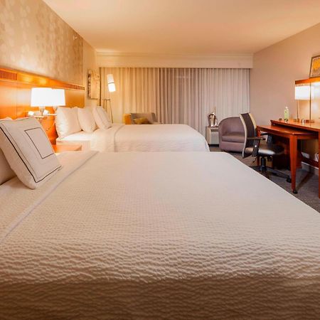 Готель Courtyard By Marriott Madison West / Міддлтон Екстер'єр фото
