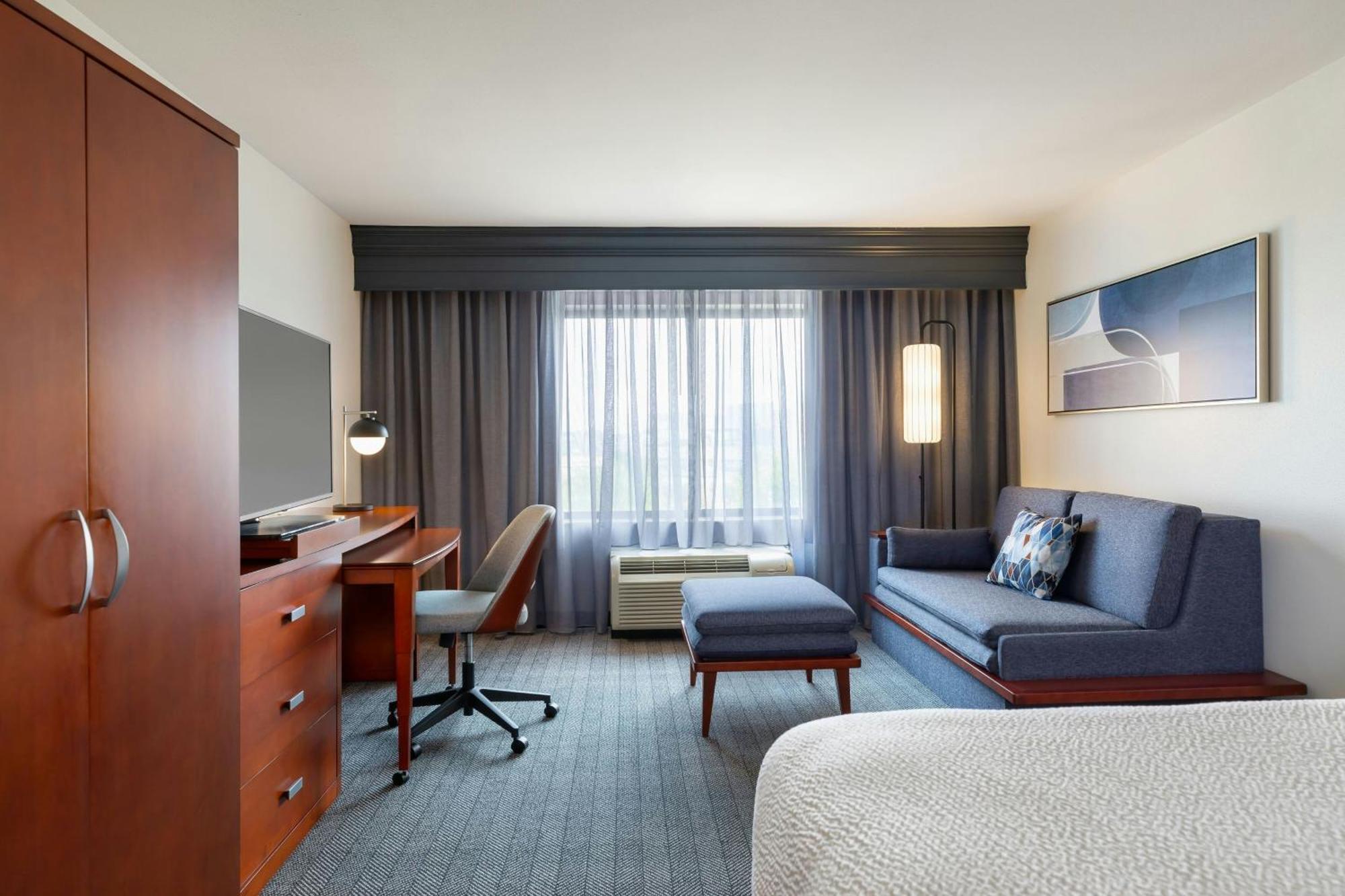 Готель Courtyard By Marriott Madison West / Міддлтон Екстер'єр фото